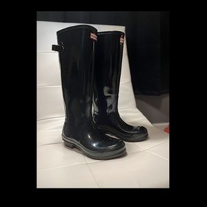 Hunter- Women's Tall Back Adjustable Gloss Rain Boots 
US Women’s Size: 8